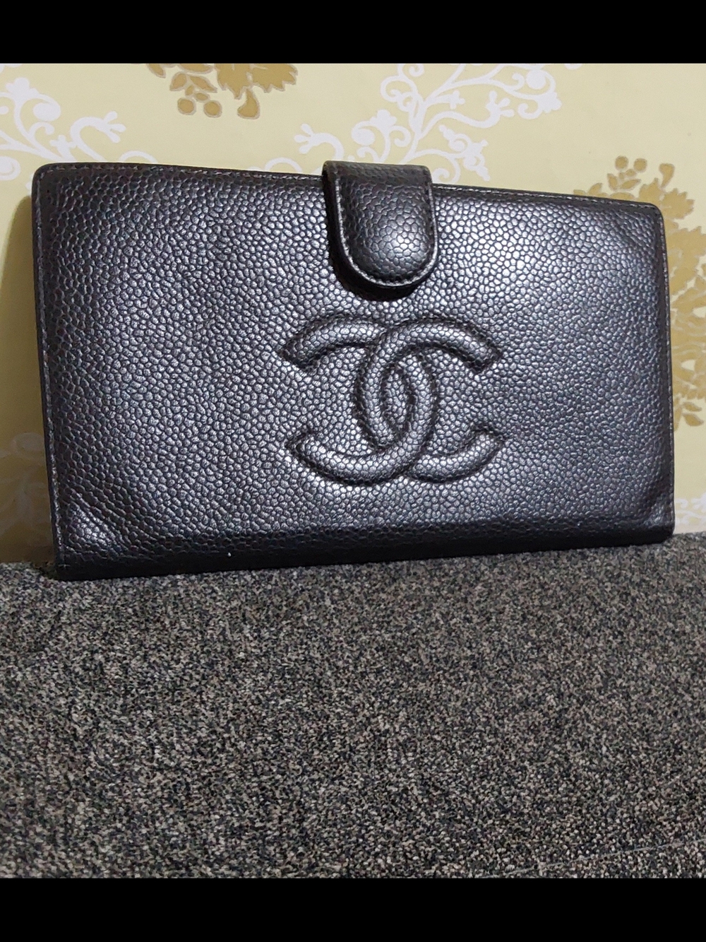 EUC CHANEL Black Caviar Leather Bifold Wallet with Embossed CC